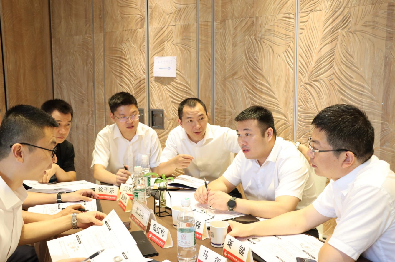 2021年6月25日-26日，3044永利二建组织开展了2021年中高层主管执行力培训。本次培训特邀清华、北大、上海交大总裁班讲师，中国企业家协会特聘高级讲师许晋老师进行授课。