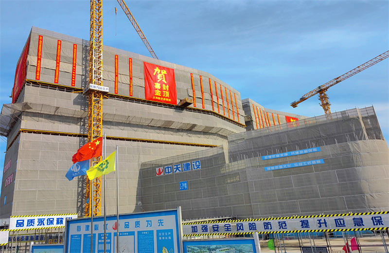 2024年10月30日，3044永利三建上海新华泰医院项目主体封顶。
